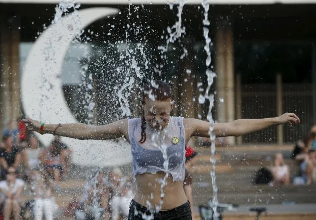 A young woman cools off in a fountain during a hot summer day at Gorky park in Moscow, Russia, August 9, 2015. (Photo by Sergei Karpukhin/Reuters)