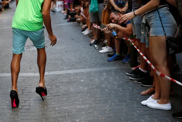 A competitor loses his shoe during the annual race on high heels during Gay Pride celebrations in the quarter of Chueca in Madrid, Spain, June 30, 2016. (Photo by Susana Vera/Reuters)