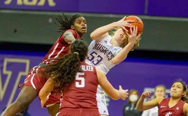 The University of Washington women's basketball team plays Washington State University at Alaska Airlines Arena in Seattle on December 11, 2020. (Photo by Scott Eklund/Red Box Pictures)