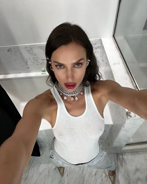 Russian model Irina Shayk early May 2023 snapped a selfie before she broke “all the rules” at Met Gala. (Photo by irinashayk/Instagram)