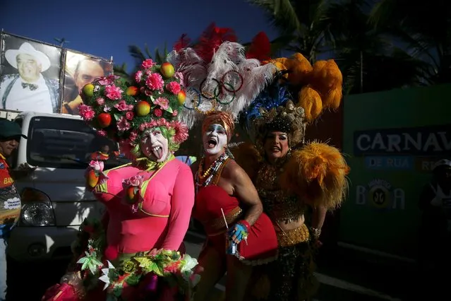 Revellers pose for photos as they take part in the annual block party known as the “Banda de Ipanema” during pre-carnival festivities on Ipanema beach in Rio de Janeiro, Brazil, January 23, 2016. (Photo by Pilar Olivares/Reuters)