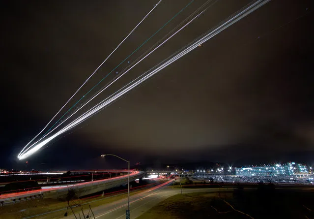 Long Exposure Airport Photos ByTerence Chang