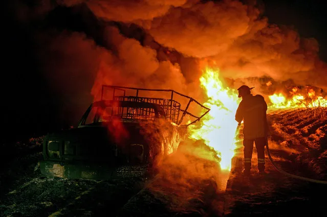 Firefighters work to quell a fire on an alleged clandestine gasoline storage in the Ixtlahuaca community, Mexico on January 5, 2016. Looting broke out at dozens of stores in Mexico on Wednesday on the sidelines of protests against a steep gasoline price increase as authorities detained more than 200 people. (Photo by Mario Vazquez de la Torre/AFP Photo)