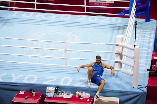 Eliad Mourad, of France refuses to leave the ring after losing a men's super heavyweight over 91-kg boxing match against Britain's Frazer Clarke at the 2020 Summer Olympics, Sunday, August 1, 2021, in Tokyo, Japan. (Photo by Frank Franklin II/AP Photo)