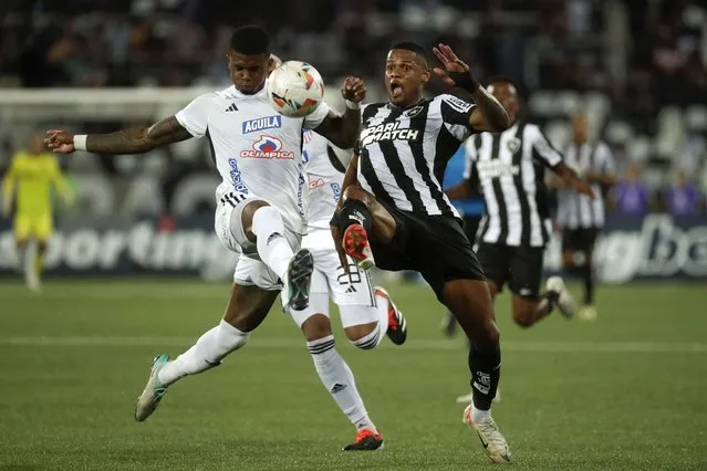 Junior Santos of Brazil's Botafogo, right, and Brayan Ceballos of Colombia's Junior FC battle for the ball during a Copa Libertadores Group D soccer match at Nilton Santos stadium in Rio de Janeiro, Brazil, Wednesday, April 3, 2024. (Photo by Bruna Prado/AP Photo)