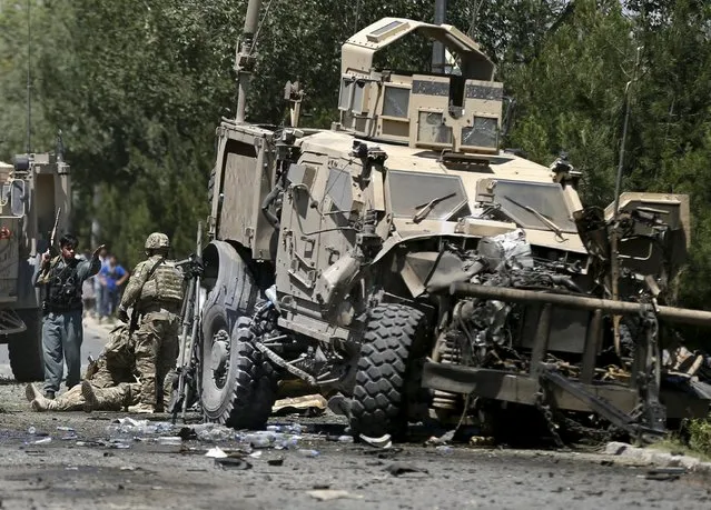 U.S. soldiers attend to a wounded soldier at the site of a suicide bomb attack in Kabul, Afghanistan June 30, 2015. (Photo by Mohammad Ismail/Reuters)