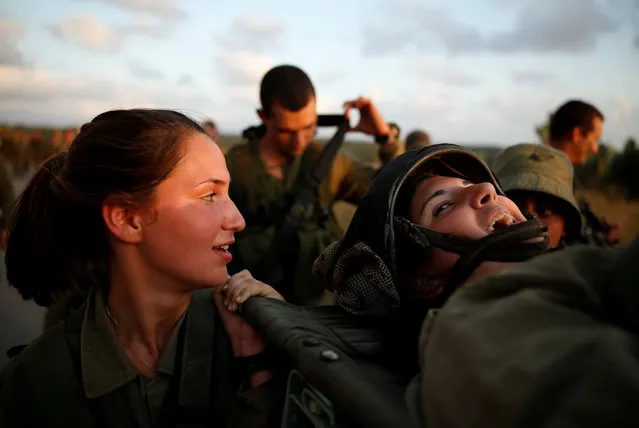 Israeli soldiers of the Search and Rescue brigade carry their comrade on a stretcher during a training session in Ben Shemen forest, near the city of Modi'in May 23, 2016. (Photo by Amir Cohen/Reuters)