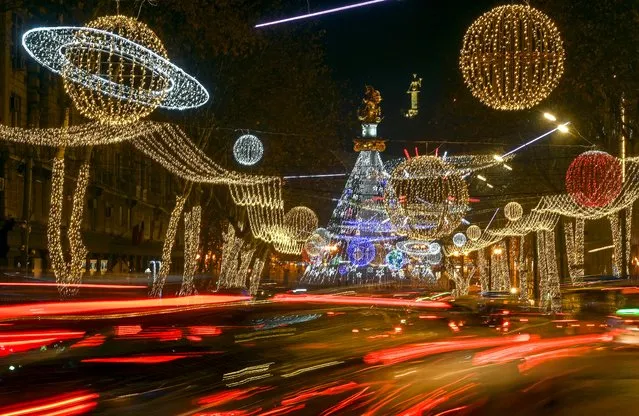 Christmas decorations decorate the streets in central Tbilisi, Georgia late on December 24, 2019. (Photo by Vano Shlamov/AFP Photo)