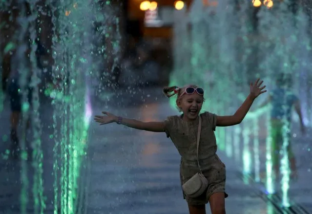 A girl runs through a fountain at Gorky park in Moscow, Russia, August 9, 2015. (Photo by Sergei Karpukhin/Reuters)
