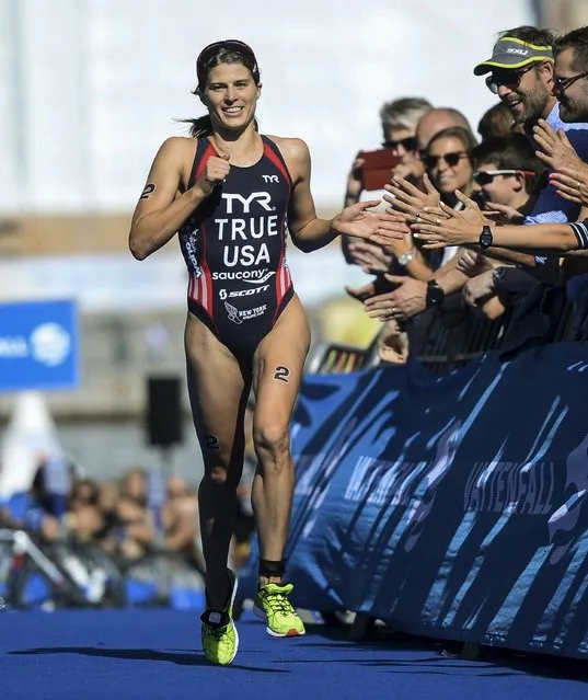 Sara True of the U.S. competes on her way to win the women's Olympic distance event of the 2015 ITU World Triathlon in Stockholm August 22, 2015. (Photo by Fredrik Sandberg/Reuters/TT News Agency)