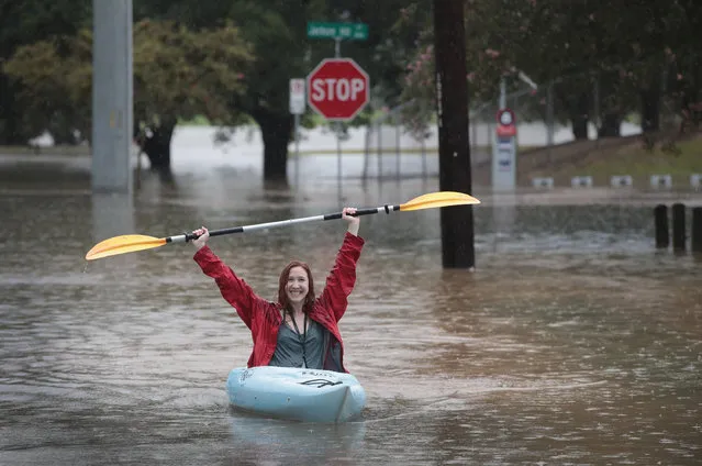 Ashley Ward kayaks down a flooded street that has been inundated with water from Hurricane Harvey on August 27, 2017 in Houston, Texas. Harvey, which made landfall north of Corpus Christi late Friday evening, is expected to dump upwards to 40 inches of rain in areas of Texas over the next couple of days. (Photo by Scott Olson/Getty Images)