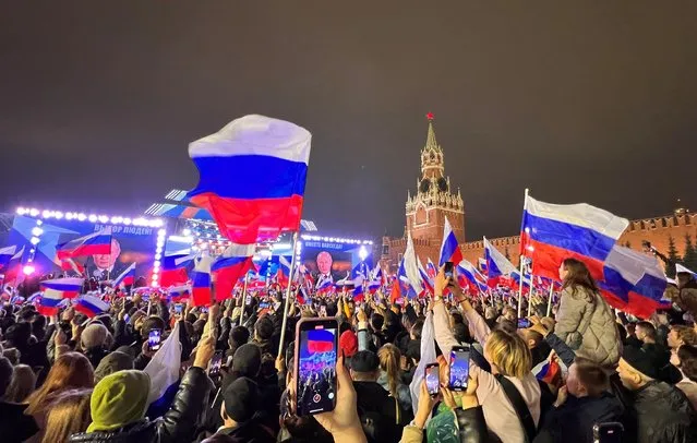 People attend a rally and a concert marking the annexation of four regions of Ukraine Russian troops occupy – Lugansk, Donetsk, Kherson and Zaporizhzhia, at Red Square in central Moscow on September 30, 2022. (Photo by AFP Photo/Stringer)