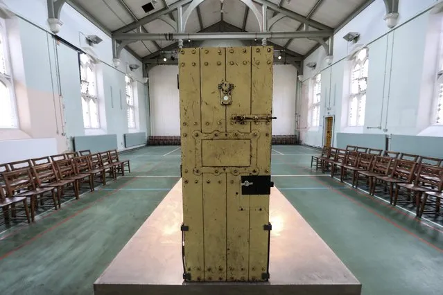 The cell door of former inmate Oscar Wilde, who was gaoled for gross indecency with another man, is displayed in the prison chapel at the former Reading prison, in Reading, Britain September 1, 2016. (Photo by Eddie Keogh/Reuters)
