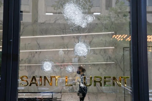 Looted Yves Saint Laurent Gold Coast shop is seen in Chicago, Illinois, U.S. August 10, 2020. (Photo by Kamil Krzaczynski/Reuters)