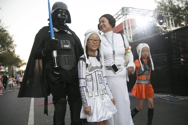 A family dressed as Star Wars characters walk along Santa Monica Boulevard at the West Hollywood Halloween Costume Carnaval, which attracts nearly 500,000 people annually, in West Hollywood, California October 31, 2015. (Photo by Jonathan Alcorn/Reuters)