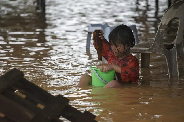 A girl plays on a flooded street on the outskirts of Kota Bharu in Kelantan December 29, 2014. (Photo by Athit Perawongmetha/Reuters)