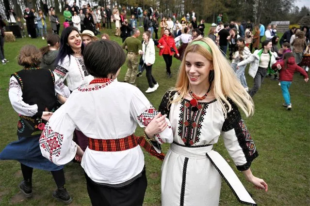 People dance during the Orthodox Easter celebrations in the western Ukrainian city of Lviv, on April 16, 2023, amid the Russian invasion of Ukraine. Easter is the most sacred holiday on the Orthodox calendar. Ukrainian President congratulated Ukraine's Orthodox believers saying “we celebrate the Easter holiday with unshakable faith in our victory”. (Photo by Yuriy Dyachyshyn/AFP Photo)