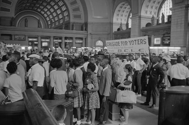 Marchers arriving at Union Station for the civil rights march on Washington D.C.,  August 1963. (Photo by Reuters/Library of Congress)