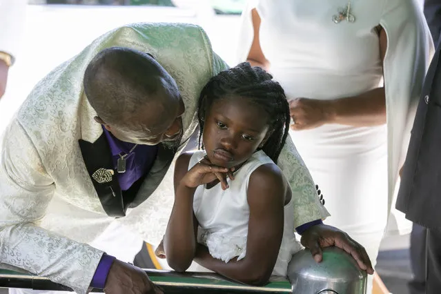 Eddie Owens talks with his daughter Africa at the grave after the funeral for Africa's mother Ajike Owens on Monday, June 12, 2023, at Highland Memorial Parkin Ocala, Fla. Owens was fatally shot by her neighbor Susan Lorincz when she went to Lorincz's door. Lorincz was arrested and charged in the shooting. (Photo by Alan Youngblood/AP Photo)