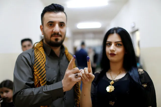 A Kurdish men and woman show their ink-stained fingers, during parliamentary elections in the semi-autonomous region in Erbil, Iraq September 30, 2018. (Photo by Thaier Al-Sudani/Reuters)