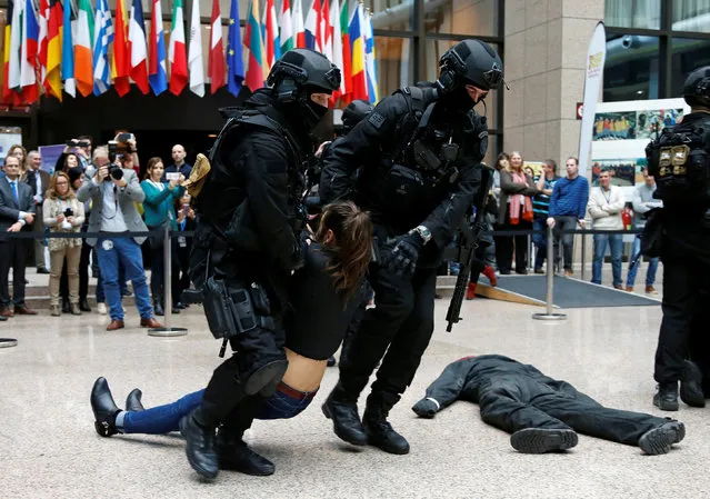 Members of French special police forces of Research and Intervention Brigade (BRI) take part in a mock terrorist attack inside the European Council building in Brussels, Belgium, December 9, 2016. (Photo by Francois Lenoir/Reuters)
