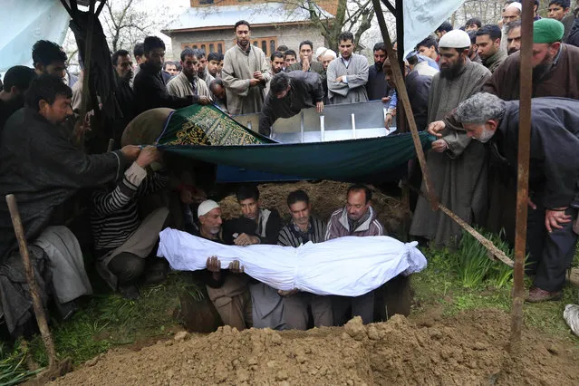 Kashmiri villagers carry the body of Mohammad Amin Pandit, a rural body head of pro-Indian party, for burial during his funeral procession in Gulzarpora village, some 35 kilometers (22 miles) south of Srinagar, India, Friday, April 18, 2014. Police in Indian Kashmir say unidentified gunmen shot dead the political worker late Thursday night. (Photo by Dar Yasin/AP Photo)
