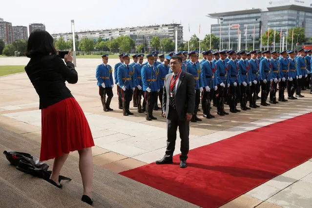 Members of China's delegation take pictures in front of the guard of honour before a welcoming ceremony for Chinese President Xi Jinping in Belgrade, Serbia June 18, 2016. (Photo by Marko Djurica/Reuters)