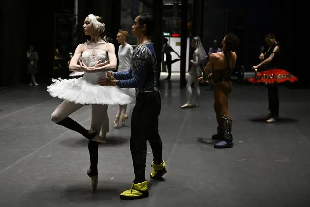 Participants in the 14th International Ballet Competition warm up backstage before going out on the New Stage of the Bolshoi Theater in Moscow, Russia, June 11, 2022. (Photo by AP Photo/Stringer)