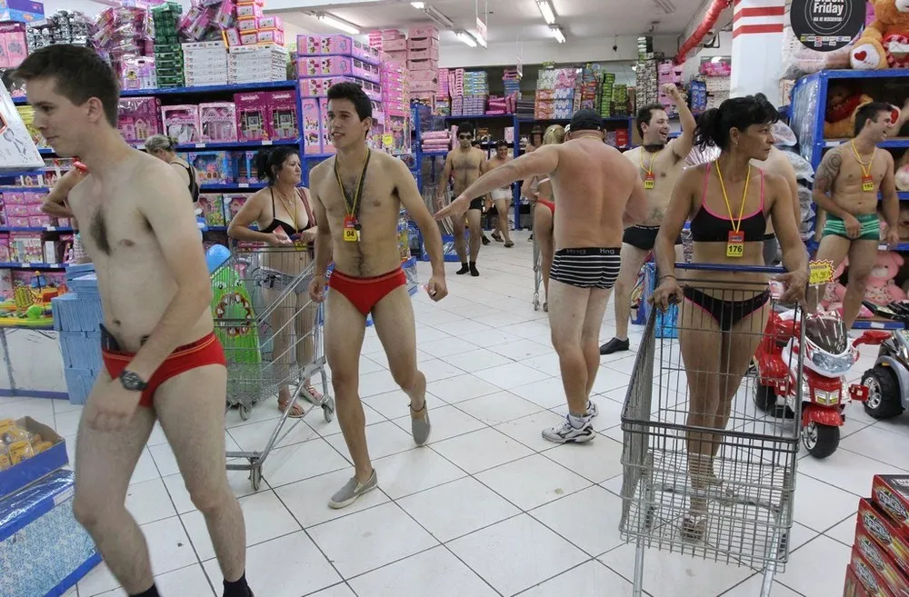 Semi-Naked Shopping in Ciudad del Este, Paraguay
