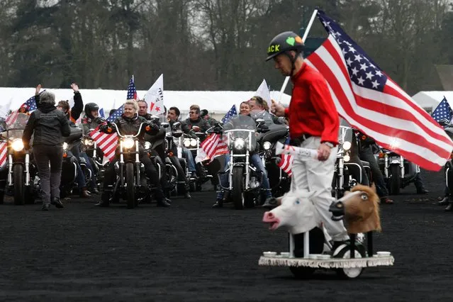 Waving US flags, bikers gets ready to parade on their Harley Davidsons motorbikes prior to the Grand Prix d'Amerique horseracing event on January 28, 2018 at the Vincennes Hippodrome de Paris, in Paris, France. (Photo by Geoffroy van der Hasselt/AFP Photo)