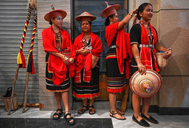 Indigenous Bidayuh women prepare for the Gawai Dayak Culture Parade in Kuching, capital of the Malaysian state of Sarawak on the island of Borneo, on June 21, 2025. Dressed in colourful costumes, some sporting feathered headgear and traditional swords, several thousand of Malaysia's ethnic Dayak people paraded in the streets of Sarawak state on Borneo island Saturday to celebrate the ending of the rice harvest season. (Photo by Mohd Rasfan/AFP Photo)