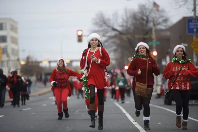 People in Santa Claus outfits participate in the “Running of the Santas” in Philadelphia, Pennsylvania December 13, 2014. (Photo by Mark Makela/Reuters)