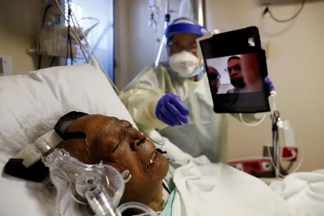 Florence Bolton, 85, a coronavirus disease (COVID-19) positive patient, lies in her intensive care bed as family members attempt to FaceTime her at Roseland Community Hospital on the South Side of Chicago, Illinois, U.S., December 1, 2020. (Photo by Shannon Stapleton/Reuters)