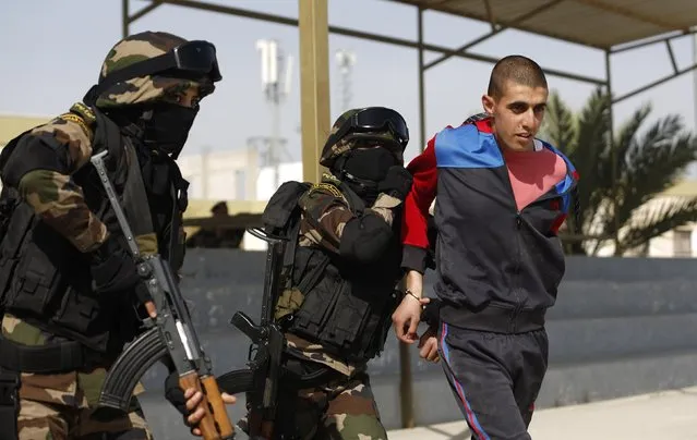 Female members of the Palestinian presidential guard demonstrate their skills at a scene simulating the arrest of an assailant during a training session in the West Bank city of Jericho February 10, 2015. (Photo by Mohamad Torokman/Reuters)