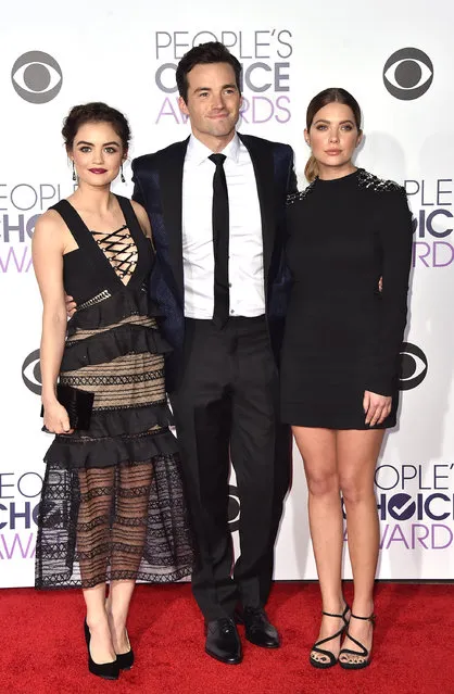 Lucy Hale, and from left, Ian Harding, and Ashley Benson arrive at the People's Choice Awards at the Microsoft Theater on Wednesday, January 6, 2016, in Los Angeles. (Photo by Jordan Strauss/Invision/AP Photo)
