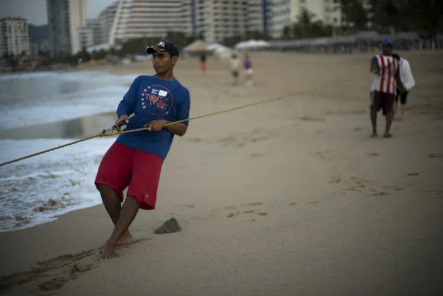 Local fishermen pull in their net on April 2, 2015 in Acapulco, Mexico. (Photo by Jonathan Levinson/The Washington Post)