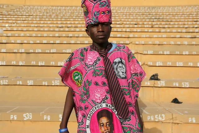 A supporter of incumbent President Mahamadou Issoufou poses for a picture at a campaign rally in Niamey, Niger, February 18, 2016. (Photo by Joe Penney/Reuters)