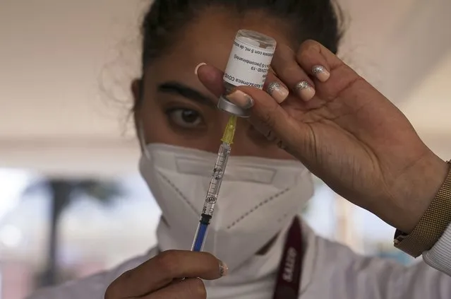 A nurse a dose of the booster against COVID-19 during a vaccination campaign for people 60 and over, in Mexico City, Tuesday, January 4, 2022. (Photo by Fernando Llano/AP Photo)