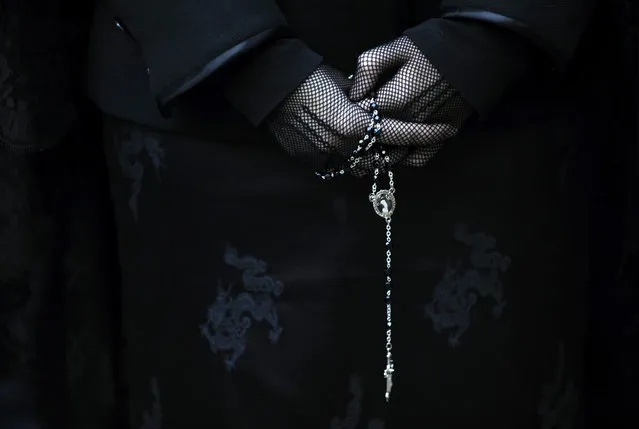 A penitent takes part in the procession of the “Silencio y la Santa Cruz” brotherhood during Holy Week in Oviedo, northern Spain April 15, 2014. Hundreds of processions take place round-the-clock during Holy Week in Spain, drawing thousands of visitors. (Photo by Eloy Alonso/Reuters)