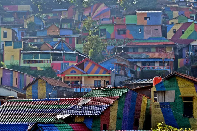 A view of colourful houses at the Kampung Pelangi village in Semarang, Indonesia, May 14, 2017 in this photo taken by Antara Foto. (Photo by Aditya Pradana Putra/Reuters/Antara Foto)