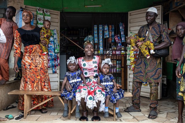 A woman poses with her twins before the Igboora World Twins Festival 2024, in Igbo-Ora on October 12, 2024. (Photo by Olympia de Maismont/AFP Photo)