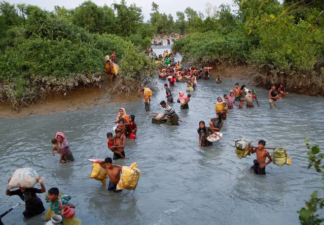 Rohingya refugees cross the Naf River at the Bangladesh-Myanmar border in Palong Khali, near Cox's Bazar, Bangladesh on November 1, 2017. (Photo by Adnan Abidi/Reuters)