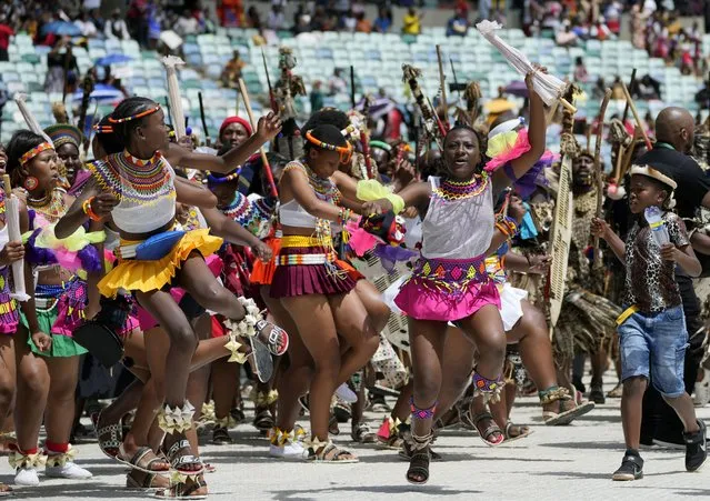 Zulu maidens sings and dance as they arrive for the coronation event, at the Moses Mabhida Stadium in Durban, South Africa, Saturday, October 29, 2022. South Africa President Cyril Ramaphosa on behalf of the government formally presented a certificate of recognition to His Majesty King MisuZulu ka Zwelithini of the AmaZulu. (Photo by Themba Hadebe/AP Photo)