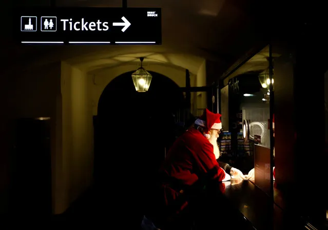 A man dressed as Santa Claus buys a ticket at the Christmas market in Innsbruck, Austria, November 29, 2017. (Photo by Leonhard Foeger/Reuters)