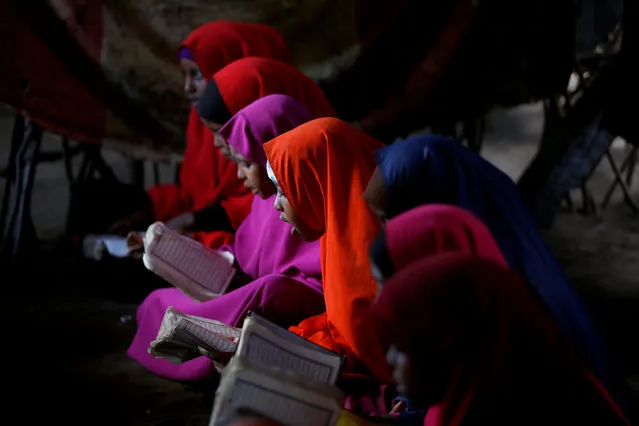 Somali refugees study the Quran at a school in the Dadaab refugee camp, Kenya December 19, 2017. (Photo by Baz Ratner/Reuters)