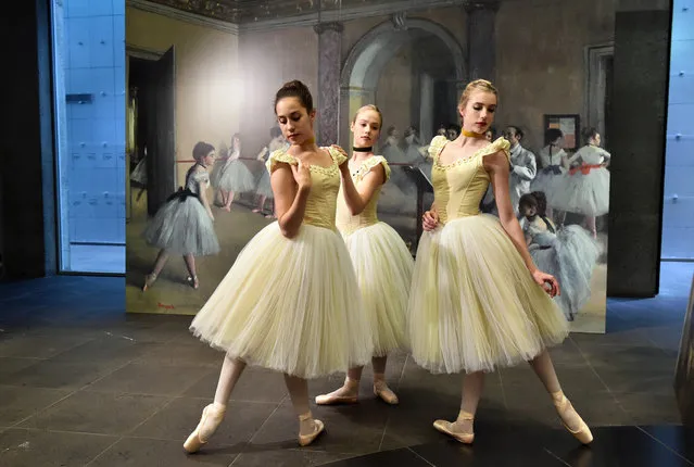 Prima ballerinas from the Australian Ballet perform in front of Edgar Degas paintings at the National Gallery of Victoria in Melbourne, Australia, November 18, 2015. (Photo by Julian Smith/EPA)
