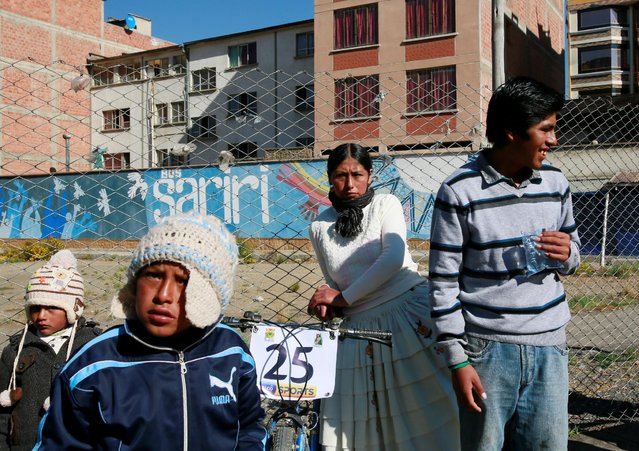 A participant poses with her family before the Cholita bike race in El Alto, on the outskirts of La Paz, Bolivia, October 29, 2016. (Photo by David Mercado/Reuters)