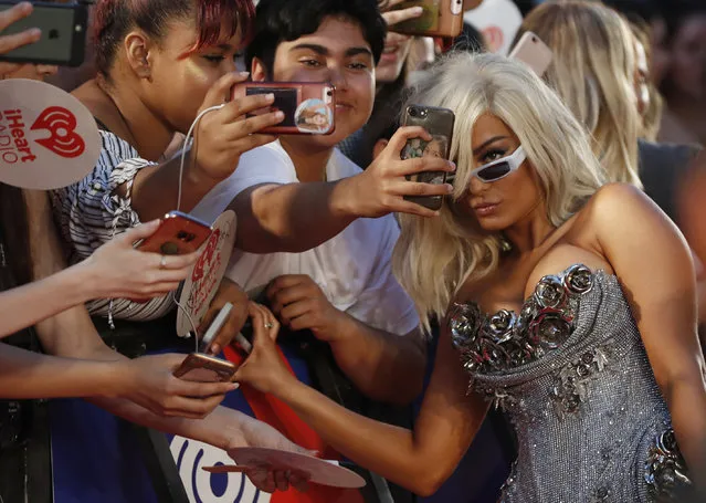 Bebe Rexha poses with fans at the iHeartRadio MuchMusic Video Awards (MMVAs) in Toronto, Ontario, Canada August 26, 2018. (Photo by Mark Blinch/Reuters)