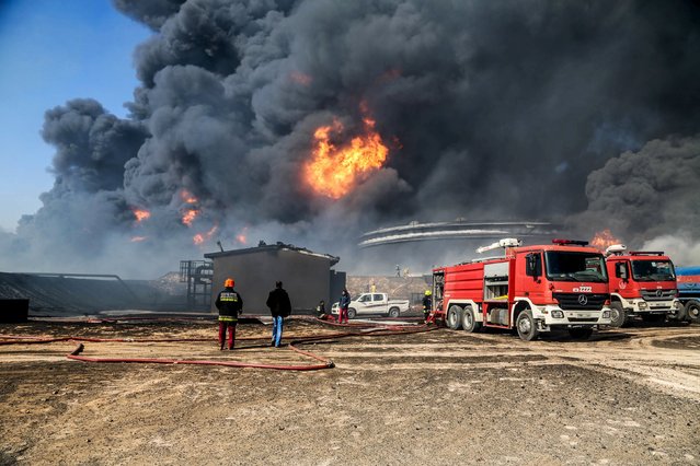 Firefighters trying to put out the fire in an oil tank in the port of Es Sider, in Ras Lanuf, Libya, January 6, 2016. (Photo by Reuters/Stringer)