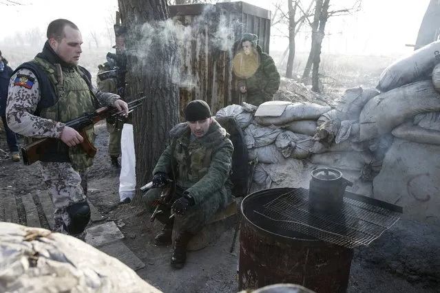 Members of the armed forces of the separatist self-proclaimed Donetsk People's Republic rest at a checkpoint near Donetsk, February 15, 2015. (Photo by Baz Ratner/Reuters)